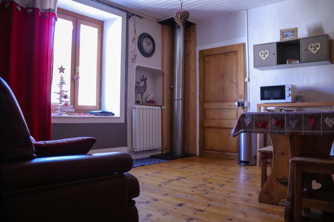 Au Coeur Du Lapidaire Septmoncel-Les-Molunes Bagian luar foto